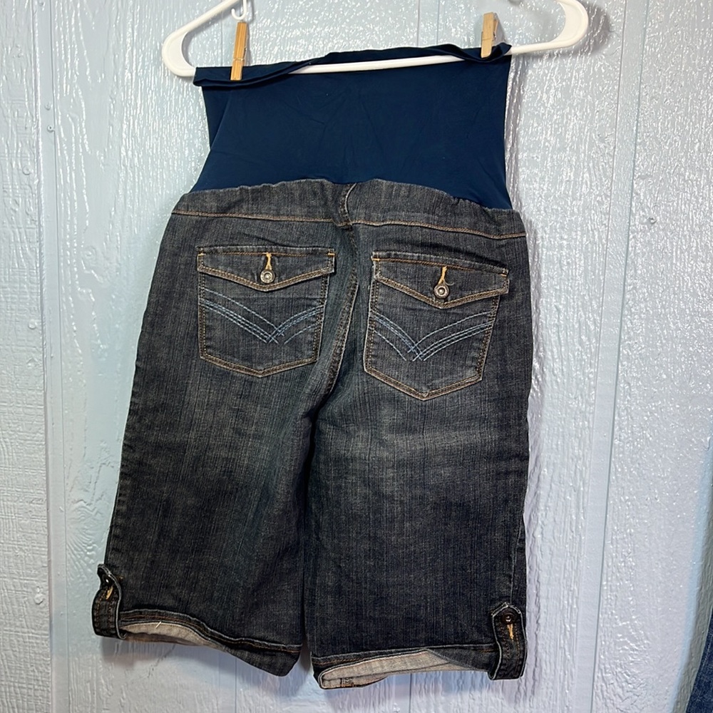 5 for $10 💜 Maternity pants and shorts bundle - Picture 6 of 10